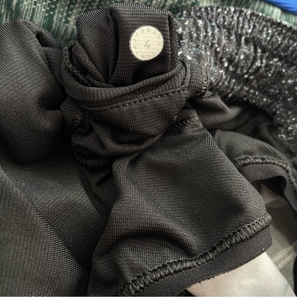 Lululemon Hotty Hot Shorts II 2.5" Mineralized Multi Black Lined Running Size 4 - Picture 6 of 8